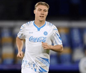 0-0，意甲第1遭德甲第8逼平，连续2轮欧冠不胜，麦克托米奈失良机